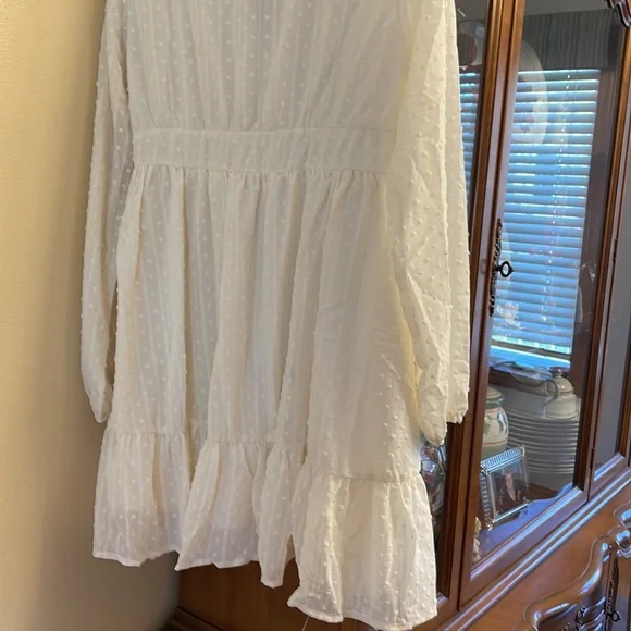 Boho cream long sleeves very flattering line.  Large fits like a medium NEW - Picture 6 of 7